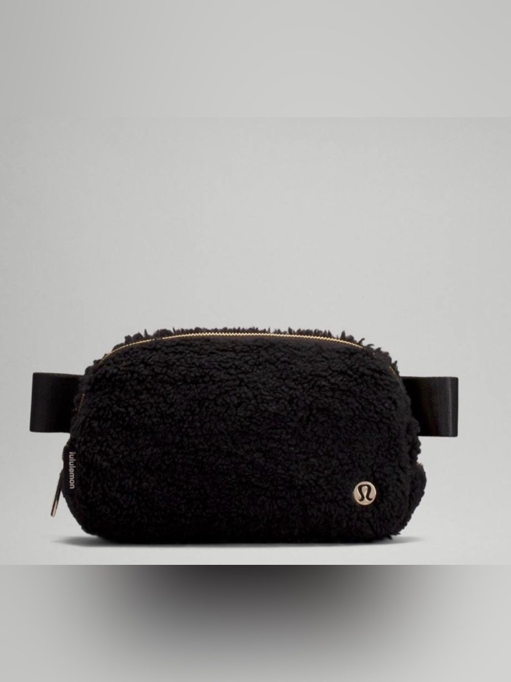 New with tags, Lululemon Everywhere Belt Bag in Black Fleece 😍